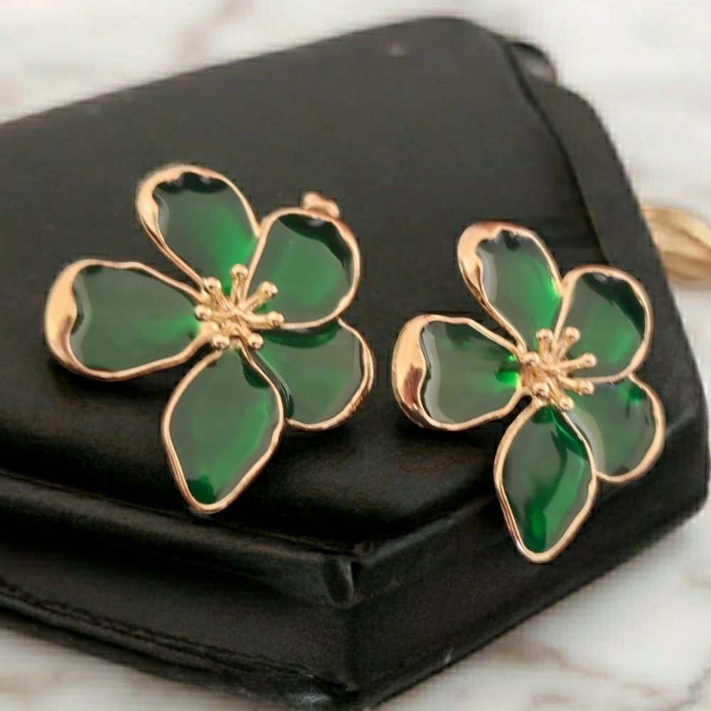 Captiva Style Flower Green Earrings Pierced Goldtone Fashion Gift Jewelry New